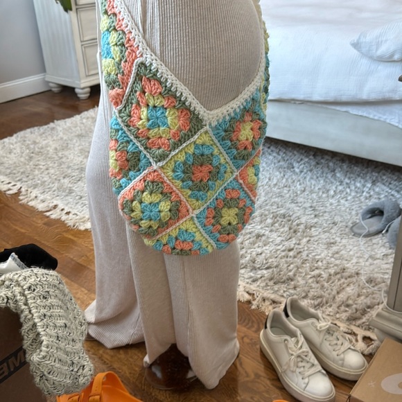 Pastel handmade knit crossbody bag - Picture 3 of 3